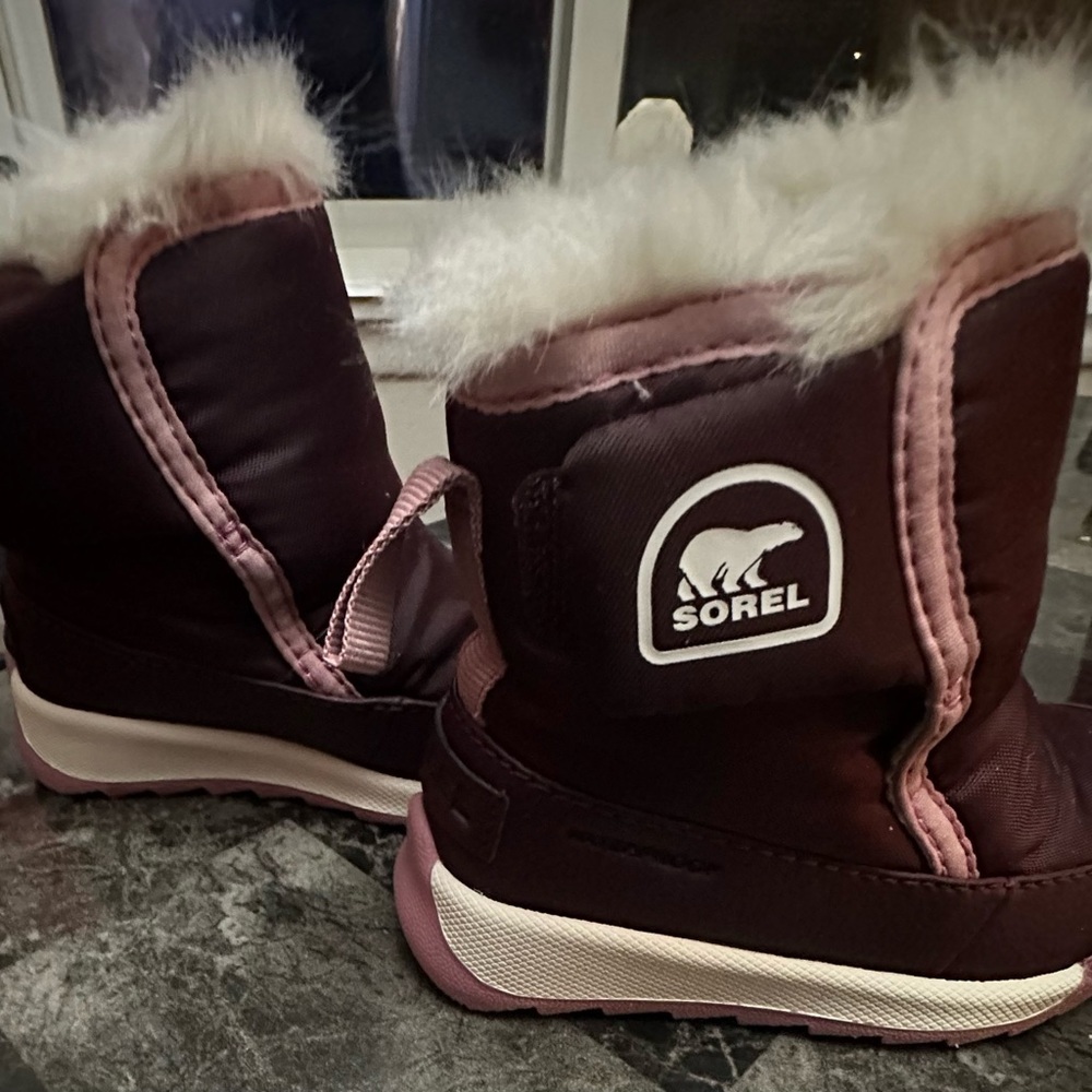 WHITNEY II PLUS TODDLER WATERPROOF BOOTIE size 5, color; epic plum. EUC